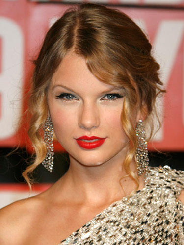 taylor swift updo how to. First up is Taylor Swift who