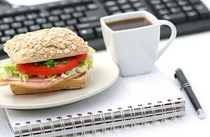 Recomiendan beber un café en el almuerzo para prevenir la diabetes / Foto: iStockphoto