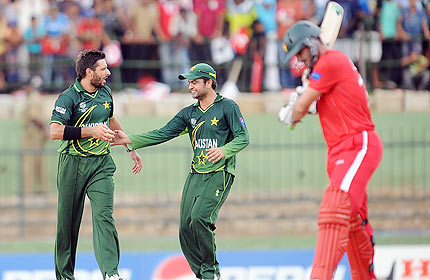Pakistan into quarters after Zimbabwe win