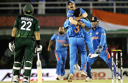 India beat Pakistan to reach World Cup finals
