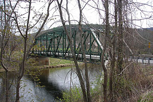 Vermont bridge (Flickr: dougtone)