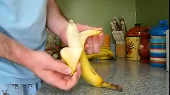 Abre uma banana como um macaco @ Yahoo! Video
