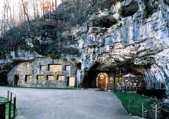 Beckham Creek Cave Lodge