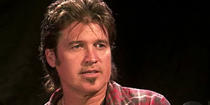 Intimate live performance by Billy Ray Cyrus (Y! Music/RAM Country)