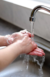 Washing hands (iStockPhoto)