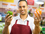 A grocery handler in a supermarket (iStockPhoto)