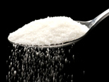 Sprinkling sugar from a tablespoon (Getty Images)