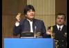 Evo Morales mastiga folha de coca na ONU