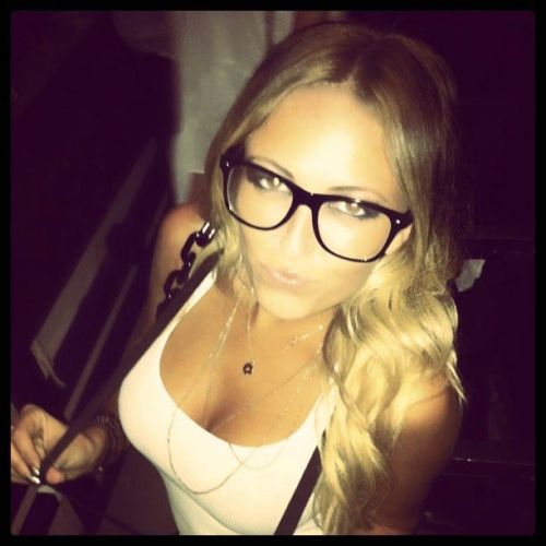 Paulina Gretzky back in love with Twitter, but not unconditionally