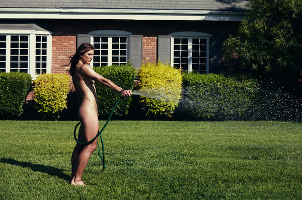 Hope Solo naked and watering the lawn in ESPN The Nudie Magazine