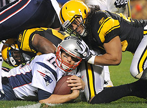 Polamalu was too late to keep Tom Brady from scoring in the third quarter.