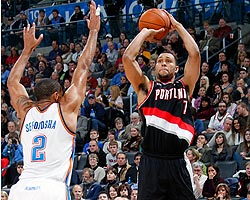 Guard Brandon Roy will miss the next two games with a sore knee that greatly concerns the Blazers.