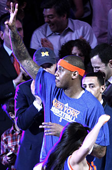Carmelo Anthony waves to the N.Y. crowd.