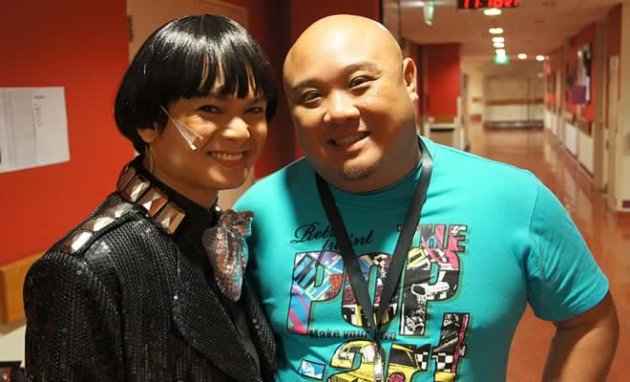 Chew with Goh Boon Teck, director of the musical &#34;881&#34; (Photo courtesy of Dennis Chew)