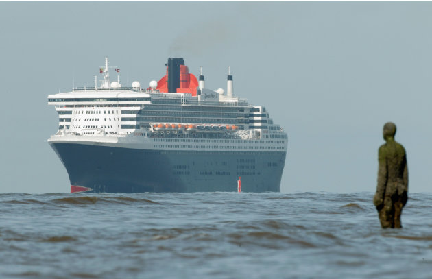 The Queen Mary 2 Visits L …