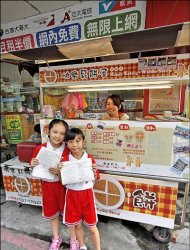 《一百分考卷換鬆餅》鬆餅攤女孩 照顧學童不忘初衷