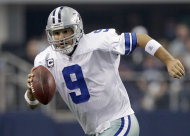 El quarterback de los Cowboys de Dallas Tony Romo durante el partido contra los Bills de Buffalo el domingo 13 de noviembre de 2011. (AP Foto/Tony Gutierrez)
