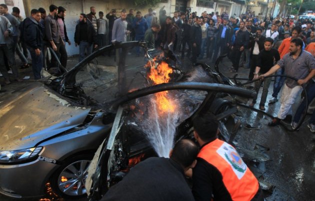 سيارة الجعبري بعد تعرضها للقصف المباشر من الطيران الاسرائيلي