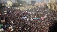 مصر : توافد الآلاف إلى ميدان التحرير في الذكرى الأولى لثورة "25 يناير" 120125092830_cairo_tahrir_304x171_reuters_nocredit
