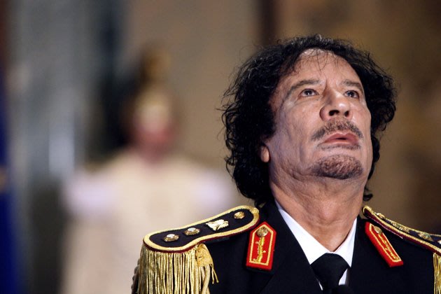 عند قيام الثورة الليبية جمدت الدول الغربية 35 مليار دولار من أرصدة معمر القذافي وقدرت ثروته الإجمالية بـ75 مليار دولار