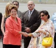 A presidente Dilma Rousseff foi recebida na terça-feira no aeroporto de Nova Délhi pela chanceler indiana Preneet Kaur