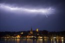 Un rayo ilumina el cielo durante una tormenta en Felnsburg (Alemania). EFE/Archivo