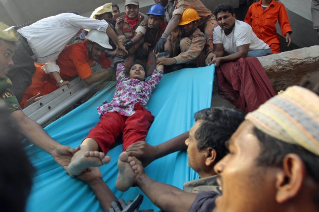 <p> Rescuers lower down a survivor from the debris of a building that collapsed in Savar, near Dhaka, Bangladesh, Wednesday, April 24, 2013. An eight-storey building housing several garment factories collapsed near Bangladesh’s capital on Wednesday, killing dozens of people and trapping many more under a jumbled mess of concrete. Rescuers tried to cut through the debris with earthmovers, drilling machines and their bare hands. (AP Photo/A.M.Ahad)