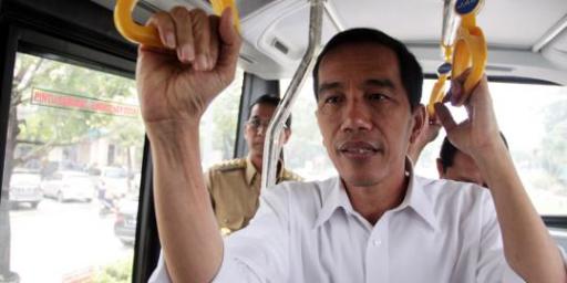 Jokowi akan gebuk mantan timses yang main proyek bus berkarat