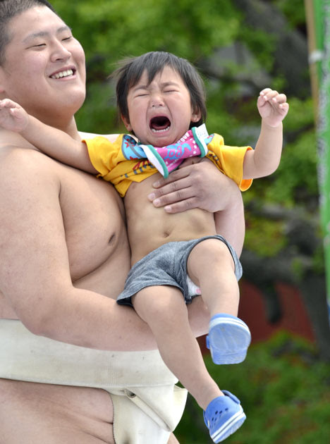 baby-cry-sumo-04-010511