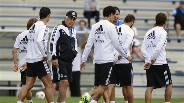 Ancelotti durante un entrenamiento del Real Madrid en Estados Unidos