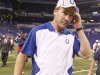 El quarterback de los Colts de Indianápolis, Peyton Manning, sale del campo de juego tras un partido de pretemporada el 19 de agosto de 2011 en Indianápolis. (AP Photo/Michael Conroy, File)