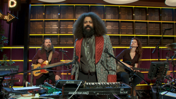 late-late-show-meet-reggie-watts-and-the-late-late-show-band-watch