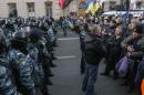 Polizia e dimostranti davanti al parlamento di Kiev