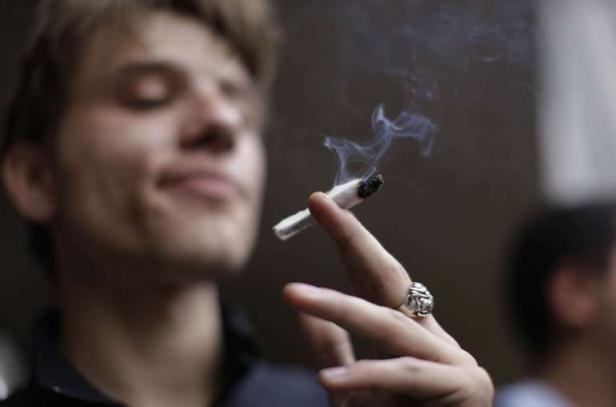 Illustration. Un jeune homme fumant du cannabis., Nelson Antoine/AP/SIPA