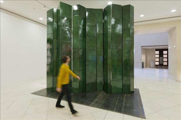 Fotografía facilitada por la Tate Modern de la obra &quot;Fold&quot; (2012), del británico Richard Deacon, Premio Turner en 1987. EFE