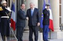 Israeli Prime Minister Benjamin Netanyahu, centre right, and French President Francois Hollande, left, during a welcoming ceremony in Paris Wednesday, Oct. 31, 2012. (AP Photo/ Jacques Brinon)