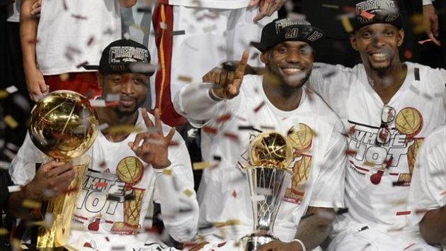 Wade, LeBron y Bosh celebran el título de campeón de la NBA