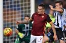 Roma's forward Juan Manuel Iturbe (C) controls the ball during the Italian Serie A football match As Roma vs Udinese on October 28, 2015 at Olympic stadium in Rome