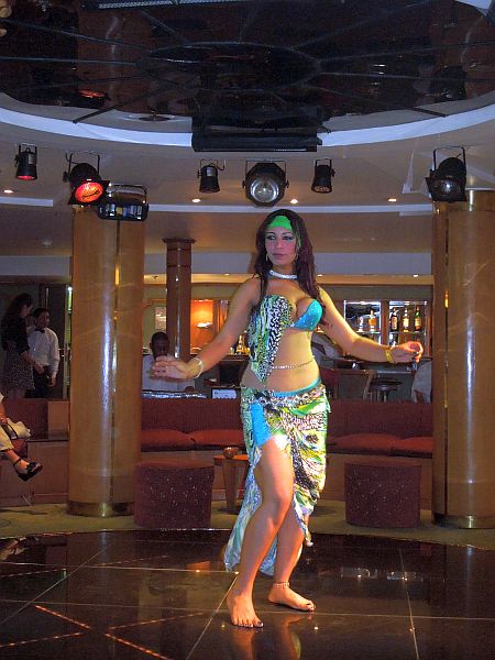 http://l.yimg.com/bt/api/res/1.2/496fFCWUoGMBPEgMHiBI1g--/YXBwaWQ9eW5ld3M7Zmk9Zml0O2g9NjAwO3E9ODU7dz00NTA-/http://l.yimg.com/os/401/2012/05/14/The-belly-dancing-shows-on-the-Nile-Cruise-JPG_094922.jpg