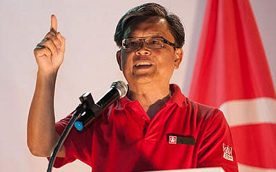SDP candidate Tan Jee Say defended his credentials. (Yahoo! photo/Faris Mokhtar)