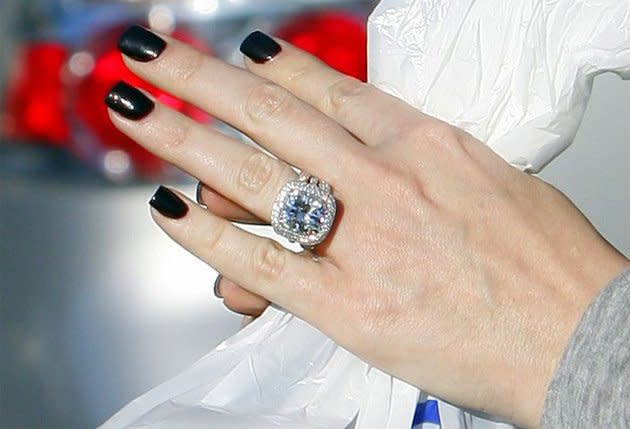 Khloe Kardashians Impressive Diamond From Husband Lamar Celebrity Engagement Rings Yahoo 