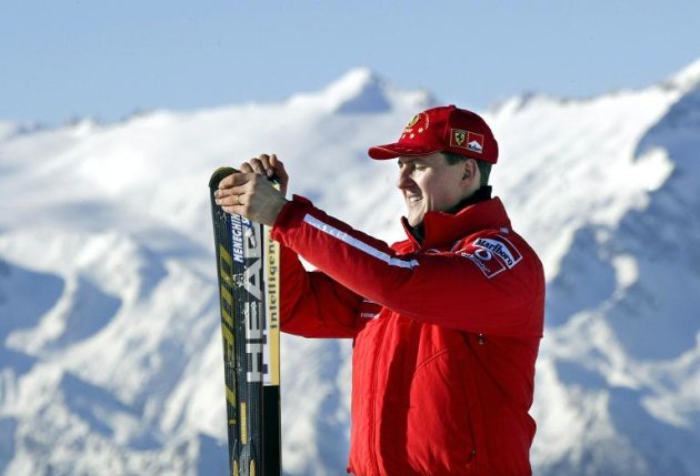 Michael Schumacher em foto de janeiro de 2003 em pista de esqui na Itália