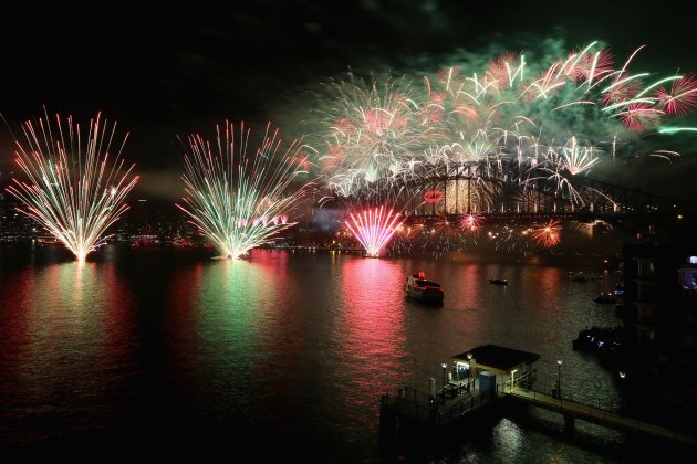 صور احتفالات بالعام الجديد 2013 Sydney-celebrates-years-eve-20121231-053840-065