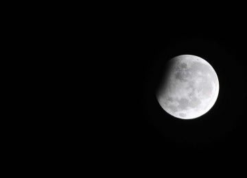 Kamis Dini Hari, Salah Satu Gerhana Bulan Terlama