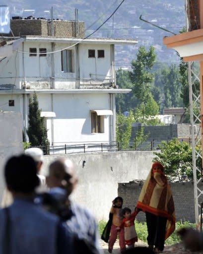 Cercado por três mulheres, uma dezena de crianças, uma centena de galinhas, duas vacas e coelhos, o chefe da Al-Qaeda, Osama Bin Laden, desfrutava de uma vida tranquila, ritmada pelas colheitas de sua pequena granja paquistanesa em Abbottabad.