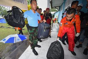 An Indonesian military officer and search and rescue&nbsp;&hellip;