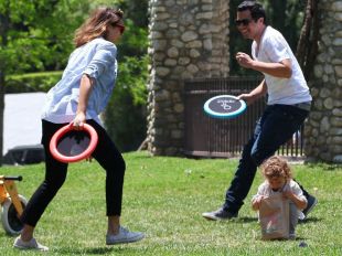 Jessica Alba : Son ventre s'arrondit, son bonheur en famille s'agrandit