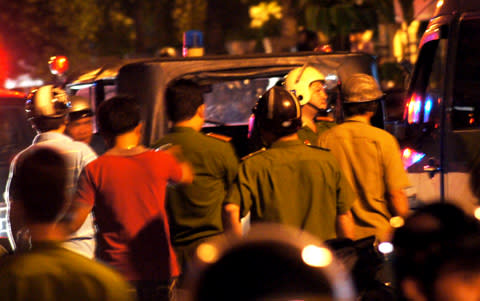 100 cảnh sát vây ráp nhóm giang hồ Sài Gòn Truy-quet-7_035757