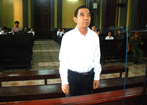 Thoát án chung thân, Huỳnh Ngọc Sĩ lãnh 26 năm tù 01092011Thoat-an-chung-than-Huynh-Ngoc-Si-lanh-26-nam-tu-hnsnghetuyenan