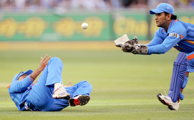 Indian wicketkeeper MS Dhoni (R) takes a